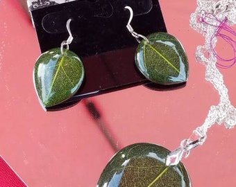 Resin Leaf Necklace and Earring Set.