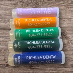 50 PERSONALISIERTE LIPPENBALSAM: Natürlicher Lippenbalsam aus Bienenwachs mit individuellem Logo- Promotion, Werbung, Firmenveranstaltungen, personalisierte Gefälligkeiten