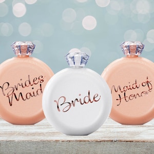 Personalized bridesmaid glam flask - Bridal party flask - Bachelorette gifts - Stainless steel hip flask - Women&#39;s round glitter flask