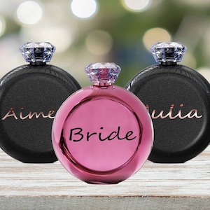 Personalized bridesmaid glam flask - Bridal party flask - Bachelorette gifts - Stainless steel hip flask - Women&#39;s round glitter flask