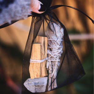 Sage Cleansing Kit with Mini White Sacred Sage Smudge Stick, Palo Santo and Healing Gemstone in mesh party favor bag, bridal favor