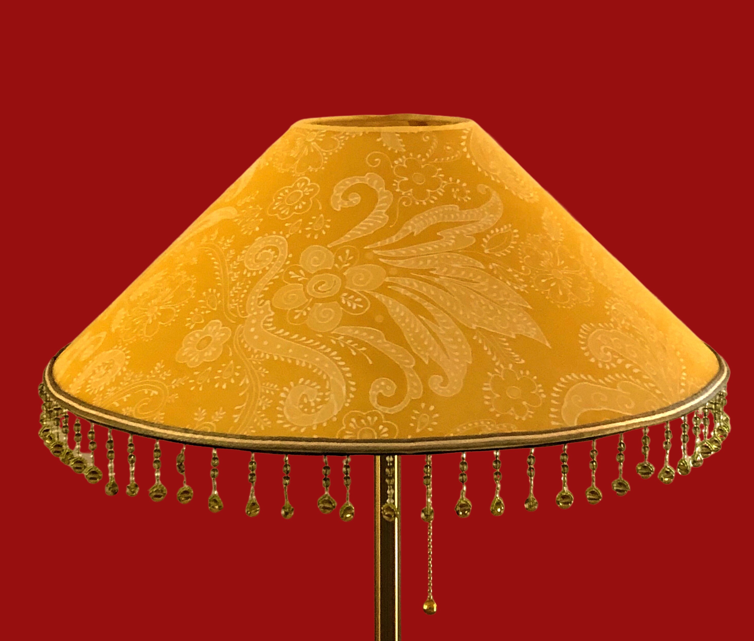 Abat-Jour en Forme de Chapeau Chinois d'un Diamètre 45 cms Recouvert Voile Coton, Finition Perlée.