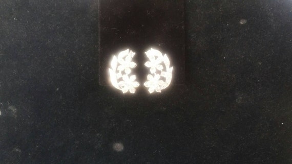 Flower rhinestone earrings by Lisner clip-on Even… - image 5