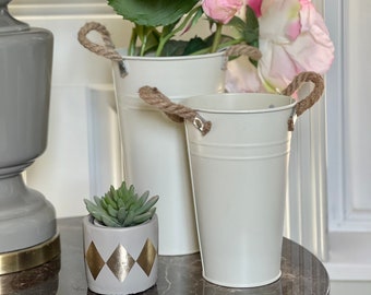 Cream Flower Bucket - 2 Sizes