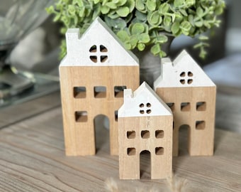 Set of 3 Wooden Houses with white Roofs