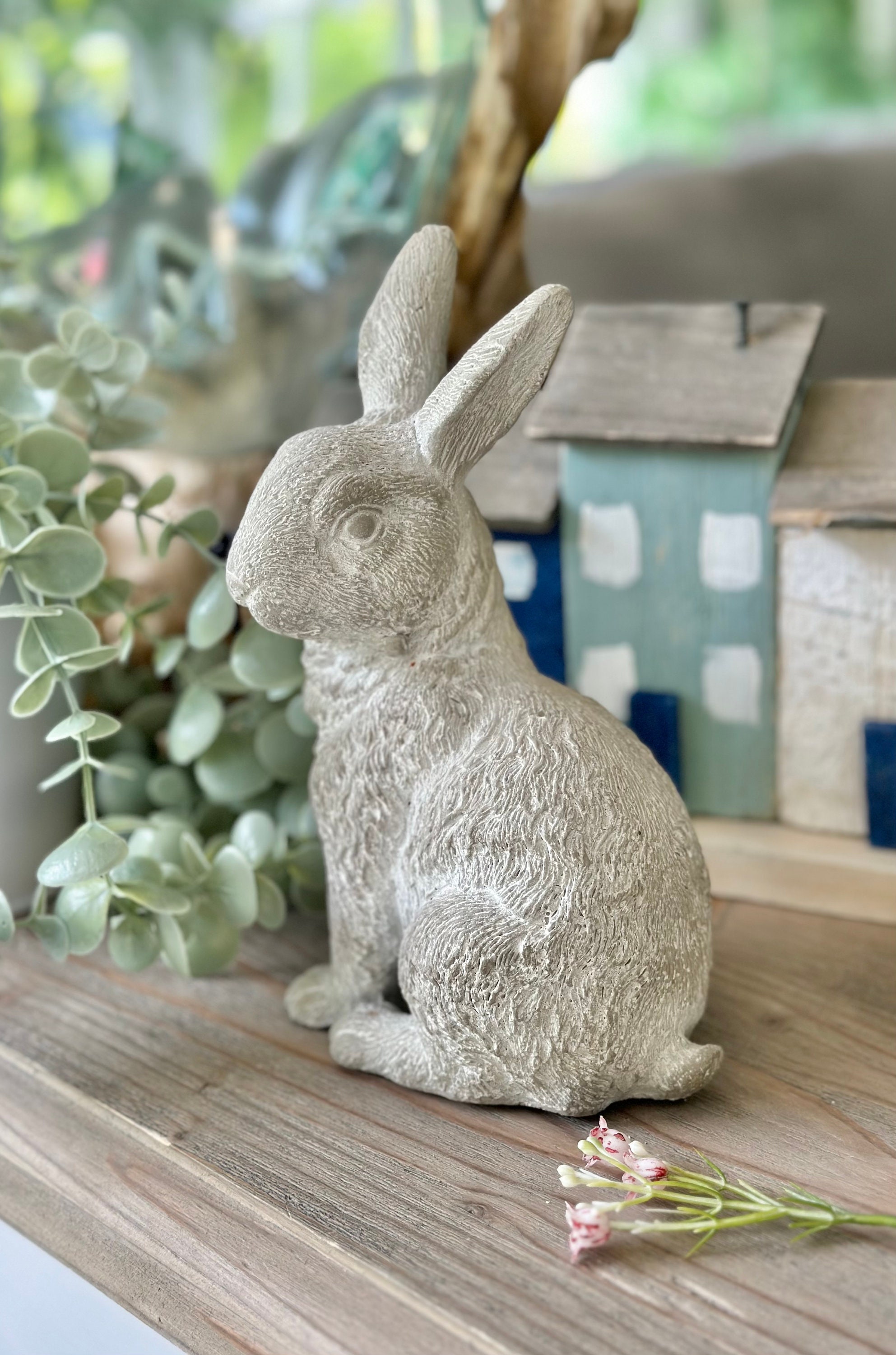 rabbit statue Gold