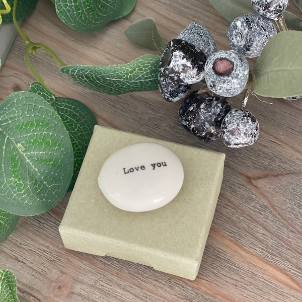Porcelain Pebble with giftbox - Love you