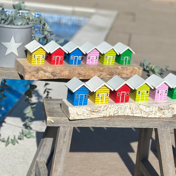 Bunte Strandhütten auf einem Block - 2 Farboptionen verfügbar