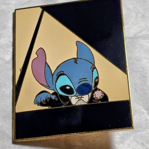 Pianist Stitch pin LE 1000