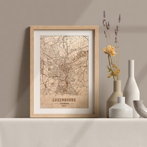 Carte en bois du Luxembourg . Carte vintage gravée au laser 3D. L’art du bois. Gravure sur bois personnalisée d’une ville du monde. Décoration à la maison