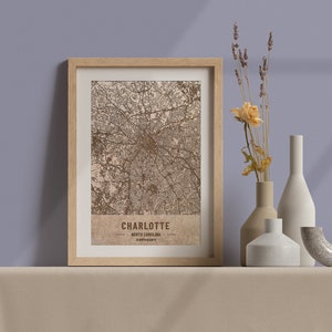 Carte en bois de Charlotte, Caroline du Nord. Carte vintage gravée au laser 3D. L’art du bois. Ville de gravure sur bois personnalisée du monde. Décoration à la maison
