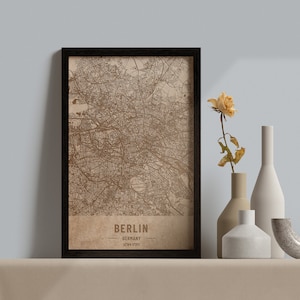 Carte en bois de Berlin, Allemagne. Carte vintage gravée au laser 3D. L’art du bois. Gravure sur bois personnalisée d’une ville du monde. Décoration à la maison