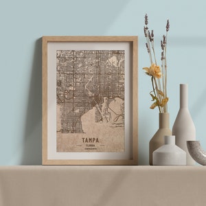 Houten kaart van Tampa, Florida. 3D laser gegraveerde aangepaste vintage kaart. Houtkunst. Gepersonaliseerde houtsnede stad van de wereld. Het decor van het huis