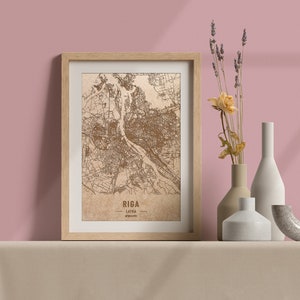 Houten kaart van Riga, Letland. 3D laser gegraveerde aangepaste vintage kaart. Houtkunst. Gepersonaliseerde houtsnede van een stad van de wereld. Interieur thuis