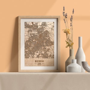 Carte en bois de Nicosie, Chypre. Carte vintage gravée au laser 3D. L’art du bois. Gravure sur bois personnalisée d’une ville du monde. Décoration à la maison