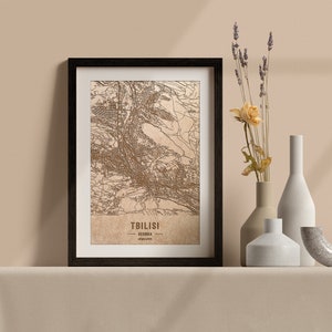 Carte en bois de Tbilissi, Géorgie. Carte vintage gravée au laser 3D. L’art du bois. Gravure sur bois personnalisée d’une ville du monde. Décoration à la maison