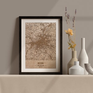 Carte en bois de Berne, Suisse. Carte vintage gravée au laser 3D. L’art du bois. Gravure sur bois personnalisée d’une ville du monde. Décoration à la maison