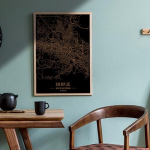 Carte en bois de Skopje, Macédoine. Carte vintage gravée au laser 3D. L’art du bois. Gravure sur bois personnalisée d’une ville du monde. Décoration à la maison