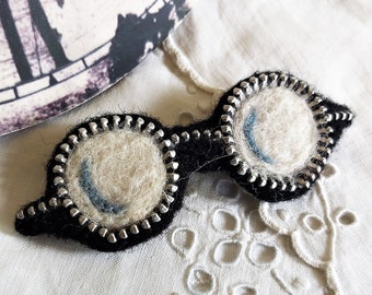 Broche en verre feutrée à l'aiguille, laine feutrée avec dents de fermeture éclair, cadeau geek, bijoux nerd, accessoire kitsch, cadeau d'anniversaire meilleure amie, cadeau coloc