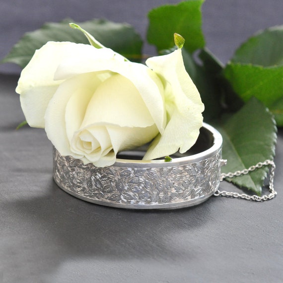 アンティークシルバーの刻印入りバングル - Etsy 日本