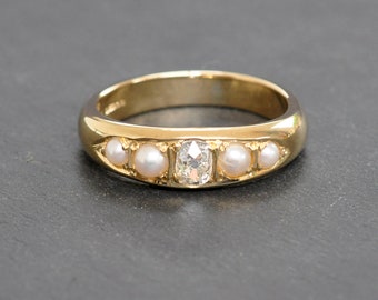 Gouden ring met diamant en parel