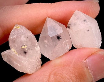 Hollandite Quartz Point | natural spider quartz crystal from Madagascar