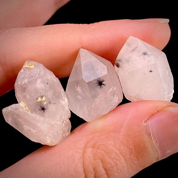 Cru! ONE Hollandite Quartz Point (Madagascar), cristal de quartzo holandês natural, quartzo aranha, ponta de quartzo aranha