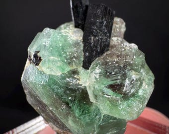 Fluorit mit schwarzem Turmalin | Lutschertasche, grüner Kristall, Mineralienprobe aus Namibia