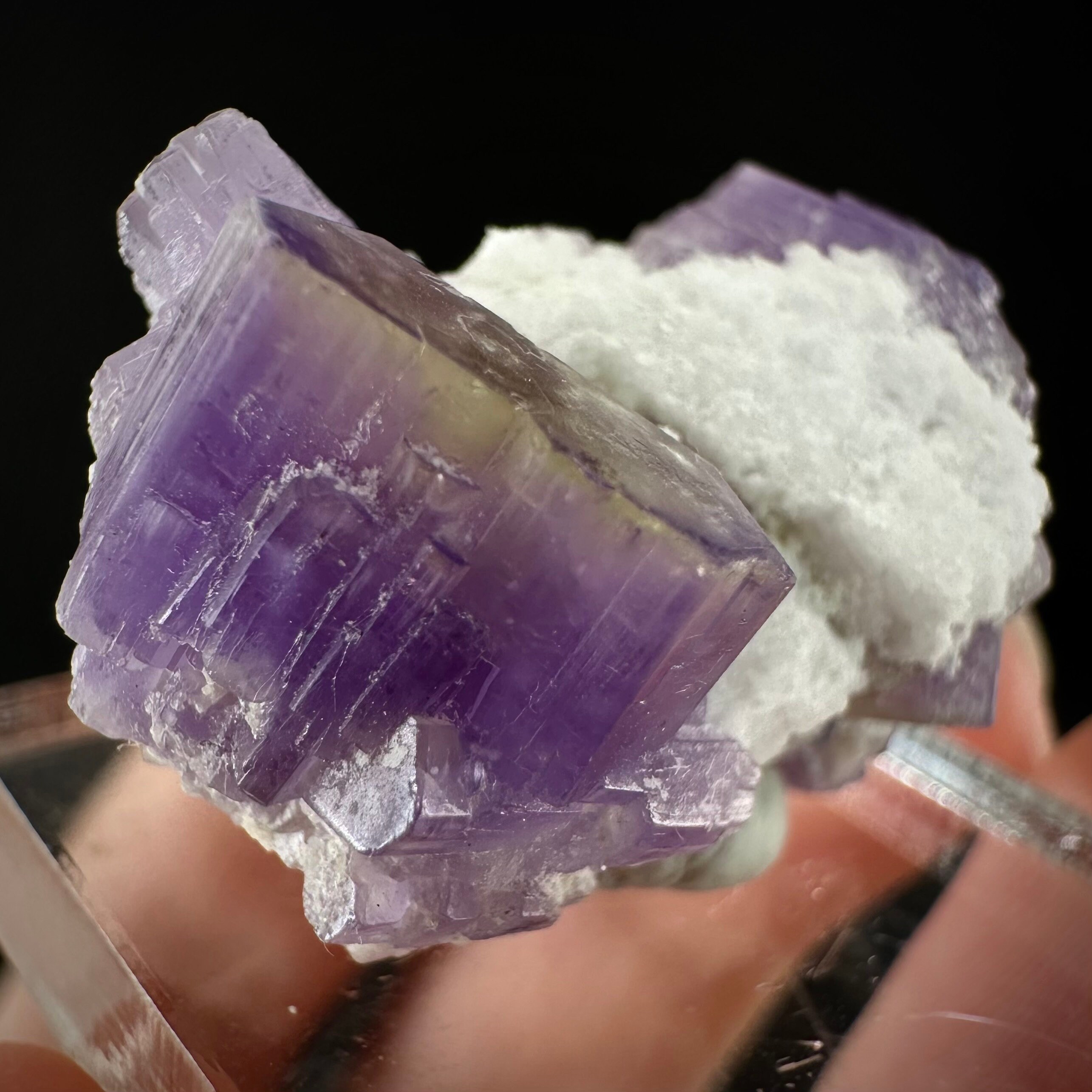 紫色のフッ化アパタイト結晶 | アフガニスタン産鉱物標本、希少宝石
