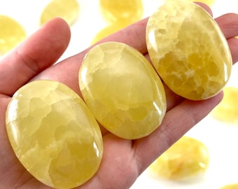Zitronencalcit Handschmeichler | Polierter Gelber Kristall Sorgenstein (Solar Plexus Chakra)