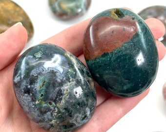 オーシャンジャスパーパームストーン｜研磨された球状クリスタルの