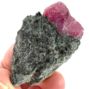 Rubin auf Matrix | natürlicher Kristall, Mineral aus Tansania