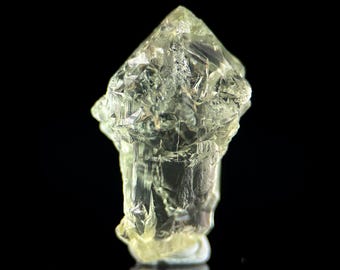 Berilo heliodoro grabado / raro ejemplar mineral de Ucrania