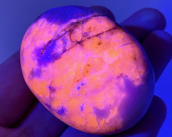 Rare! UV-reactive Hackmanite Palm Stone, hackmanite, Hackmanite palmstone, palm stone, worry stone