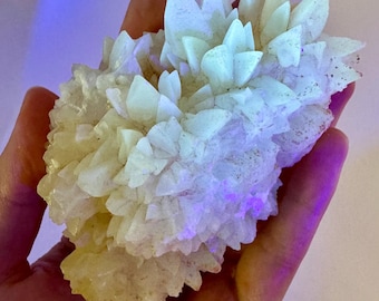 Fluorescerend calciet | UV-reactief onbewerkt kristalcluster, natuurlijk mineraalmonster