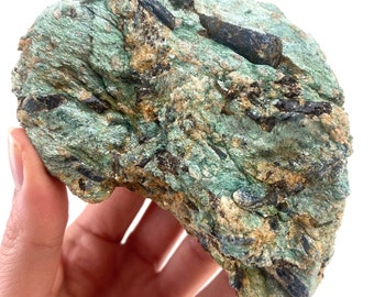 Cyanite bleue dans la fuchsite (Zimbabwe), kyanite bleue brute, cristal de cyanite bleue, fuchsite verte