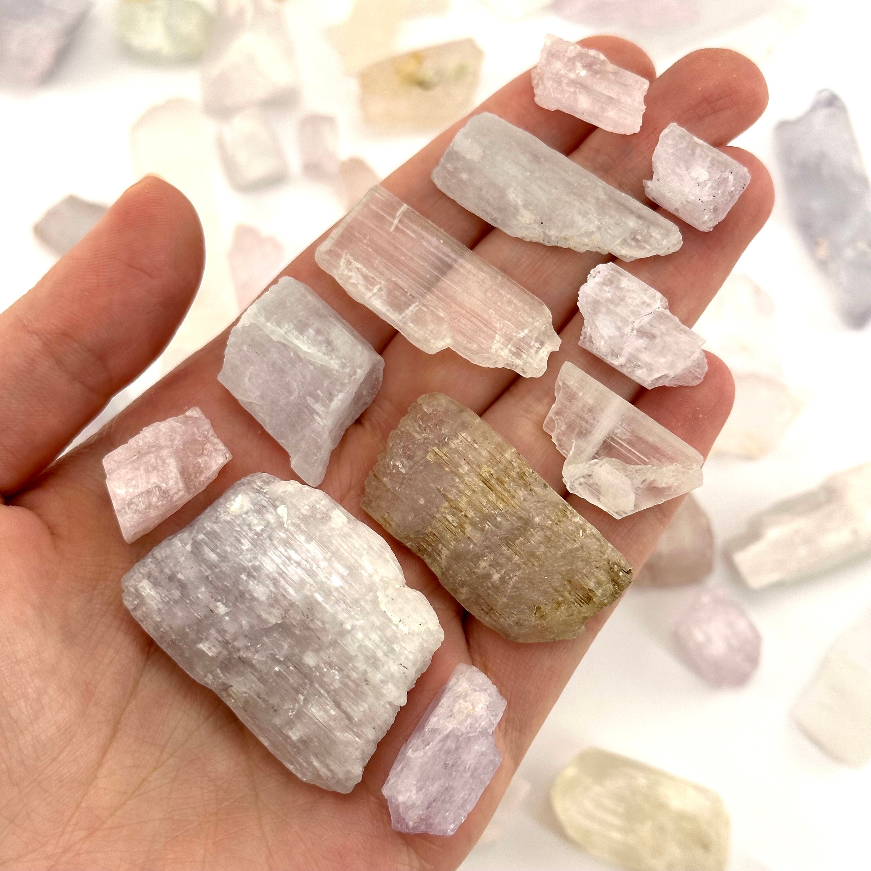 クンツァイト原石結晶標本｜天然ピンク、透明、カラフルな宝石 - Etsy 日本