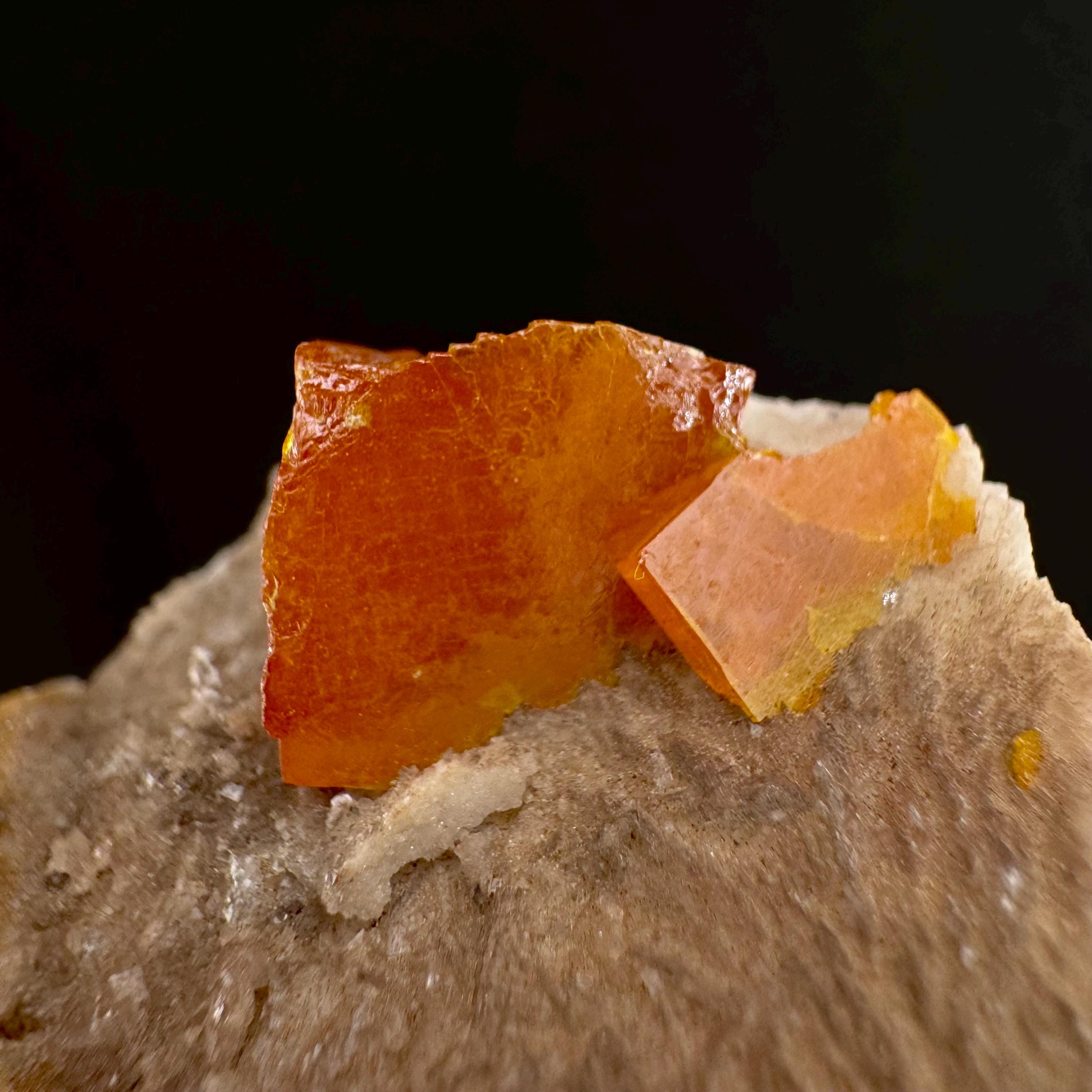 ウルフェナイト (メキシコ) |オレンジ色のウルフェナイト結晶、鉱物