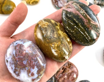 オーシャンジャスパーパームストーン｜研磨された球状水晶の心配石