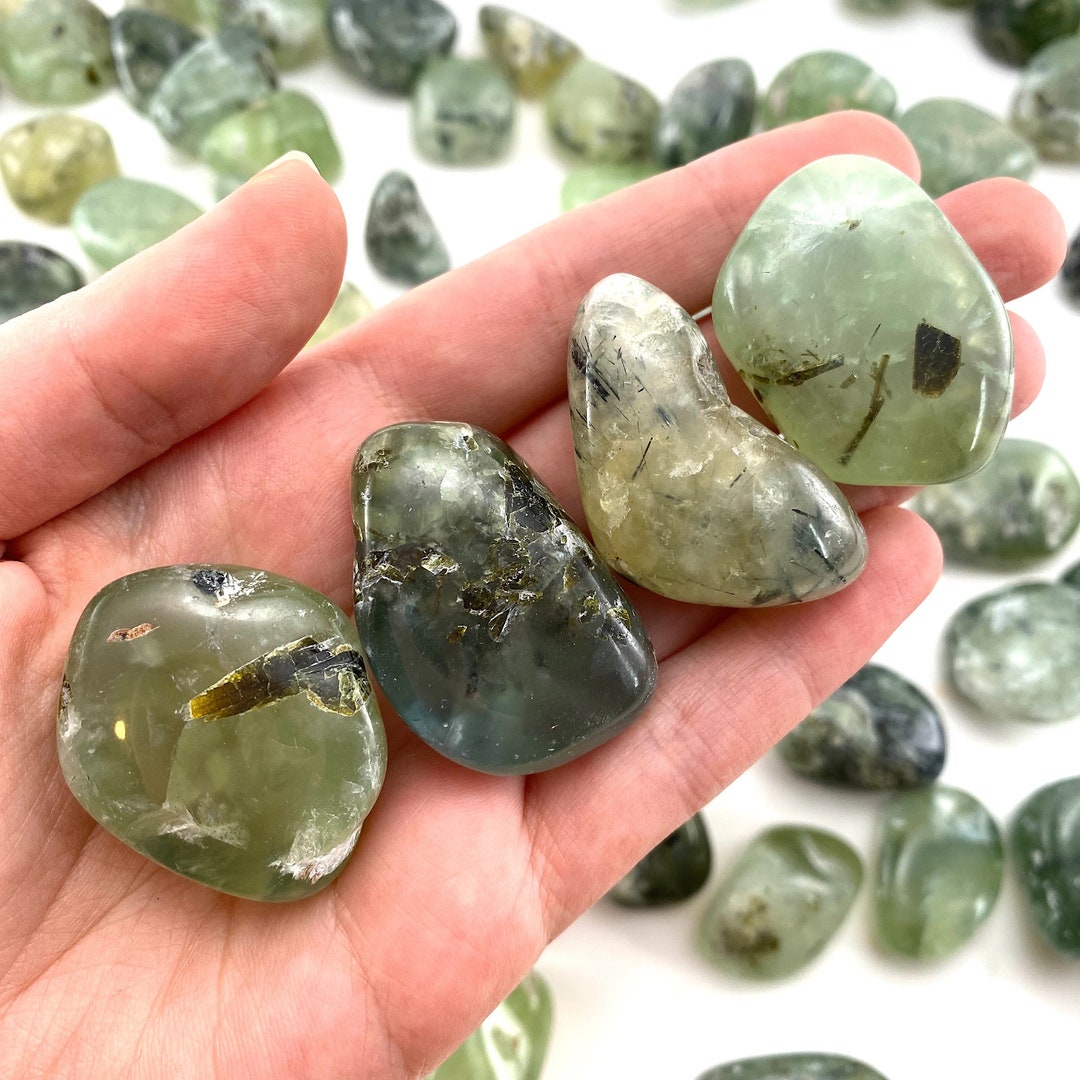 Prenithe Avec Rutile De 12,06 Carats - Pierre Fine Splendide Et Lumineuse - Top Qualité