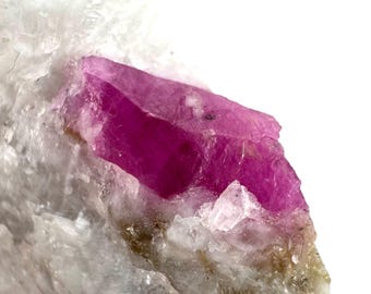 パキスタン産、母岩付きルビー結晶（282グラム）｜天然鉱物標本