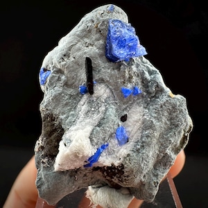 Benitoite w/ Neptunite and Natrolite (California, USA) | UV reactive benitoite crystal, rare mineral specimen