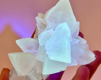 Fluorescerend calciet | UV-reactief onbewerkt kristalcluster, natuurlijk mineraalmonster