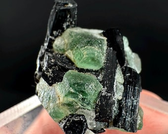 Fluorit mit schwarzem Turmalin | Lutschertasche, grüner Kristall, Mineralienprobe aus Namibia