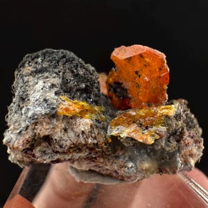 Wulfenite (Arizona, USA) | orange wulfenite crystal, mineral specimen
