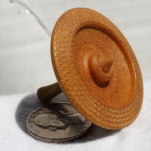 Pequillo Amarello Spinning Top