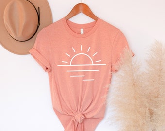 Retro Sunset Rays Wavy Shirt, Sun Shirt, Retro Sunshine Shirt, Sun Rays Tee, Beachy Vibes Tee, Retro Summer Time , Sunset Tshirt