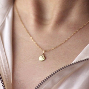ON SALE! Shell Pendant Charm, Gold Filled Sea Shell Seashell,  Beach Weddings Ocean Sea Life Bridesmaids Bridal SS510-50
