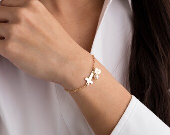 IM VERKAUF! Seitlich Kreuz Armband, Gold Cross erste Armband seitlich, kleine Charm Armband, minimalistischen religiösen Schmuck - 507