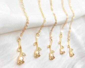 Goldene Rose Charm Halskette, schöne Blumenanhänger, schöne Brautgeschenk, modernes Geschenk, Geburtstagsgeschenk